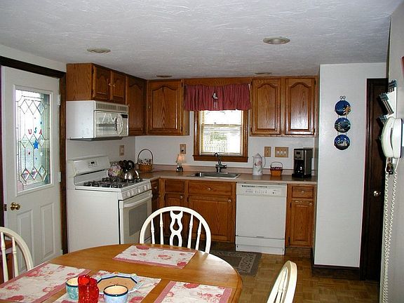 Kitchen with dining area