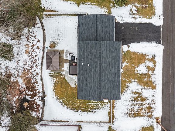 3rd image of 2426 Maria Blvd