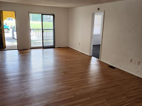 3rd image of 145 Snowshoe Ct #102