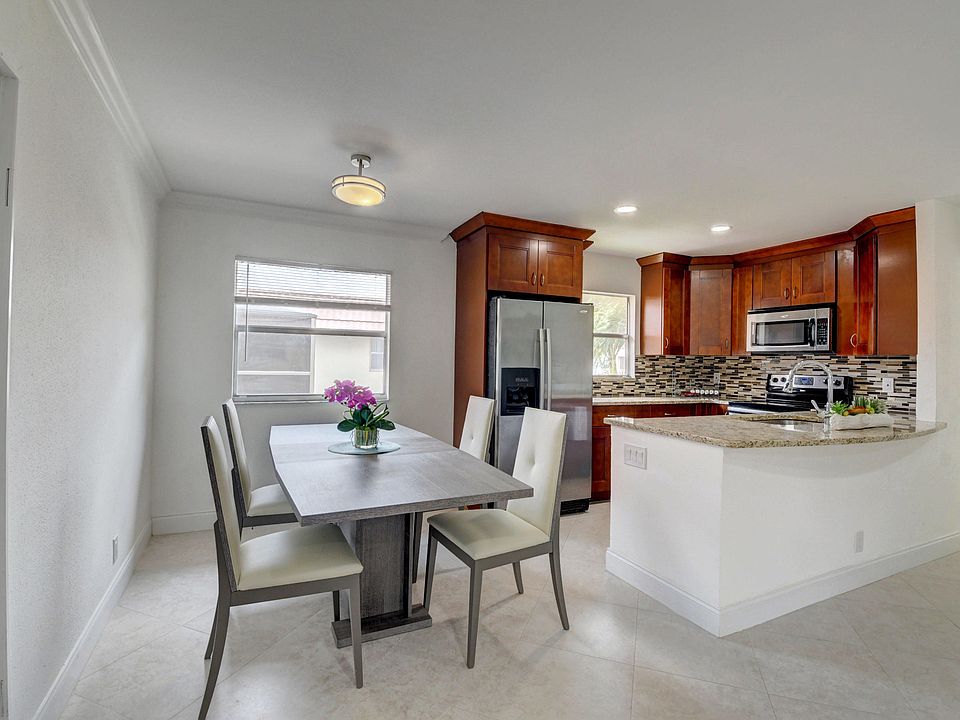 1st image of 468 Saxony Way
