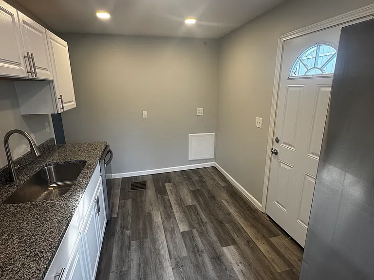 2857 E 6th Ave — Photo 9