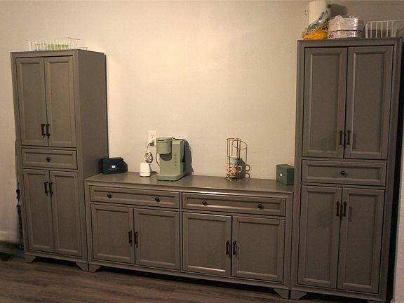 3rd image of 410 Burger St