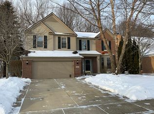 3830 Sequoia Dr, Lake Orion, MI 48360