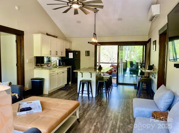 102 W Lake Dr N Unit 106, Lake Lure, NC 28746