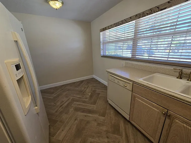 2887 Bel Forest Dr — Photo 18