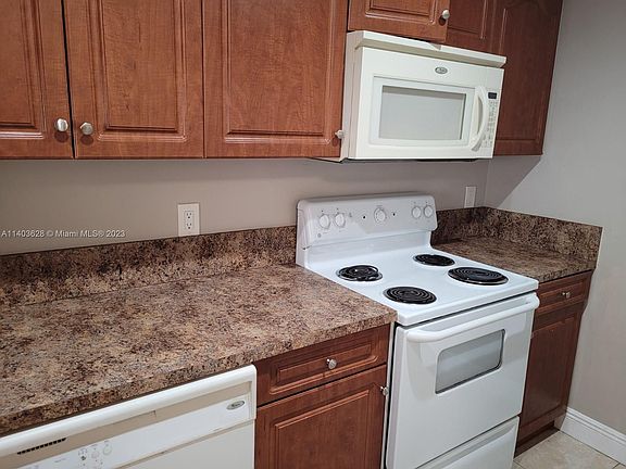 4th image of 845 Twin Lakes Dr #30