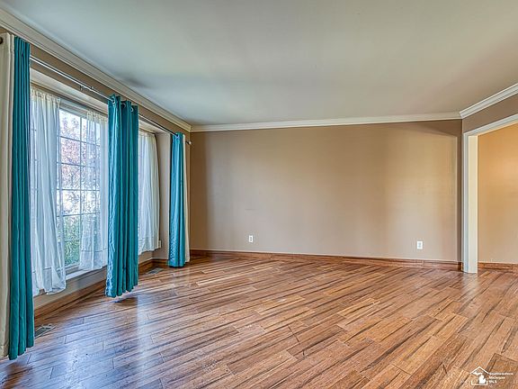 5th image of 9676 Landsdowne Ln