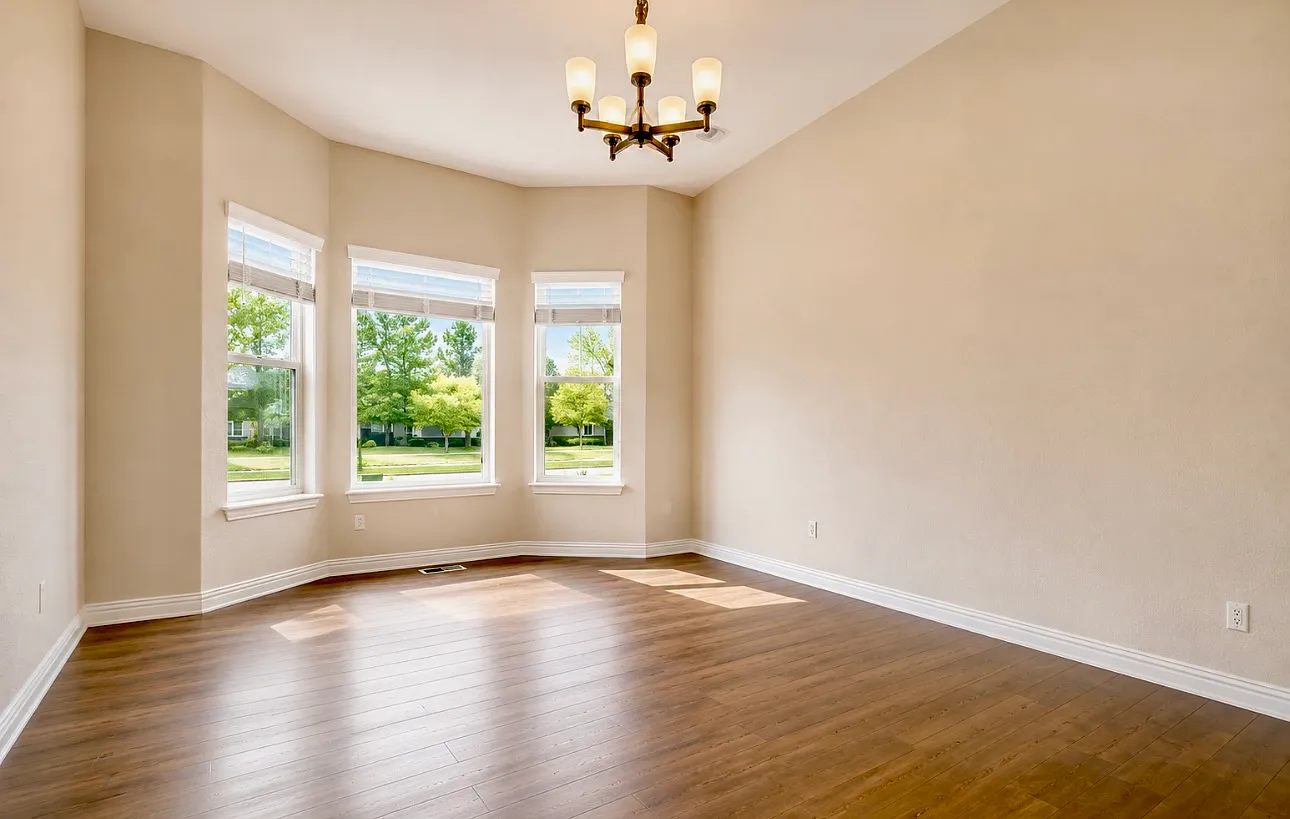 5 bed, 2816 sqft, $3,220 — Photo 2
