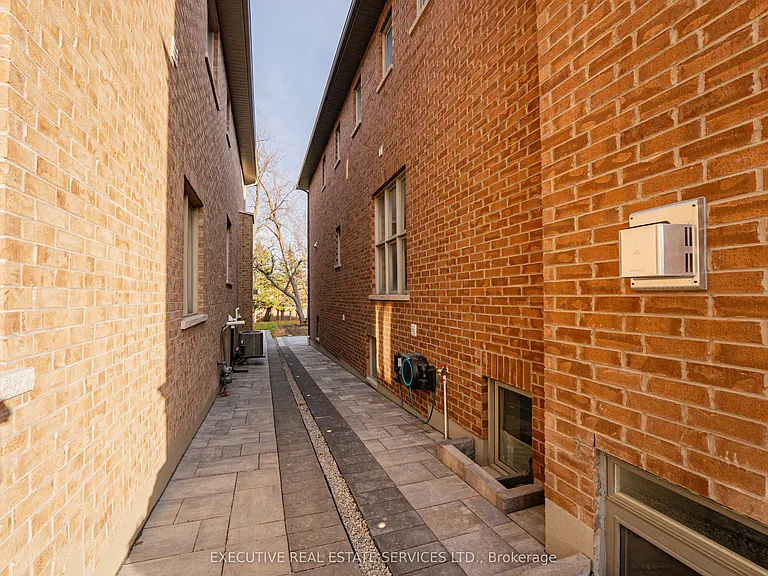 337 Centennial Rd #BASEMENT — Photo 6