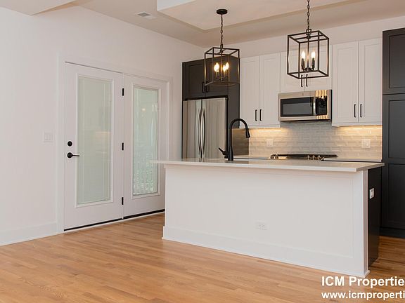 2nd image of 1614 W Belle Plaine Ave #2T