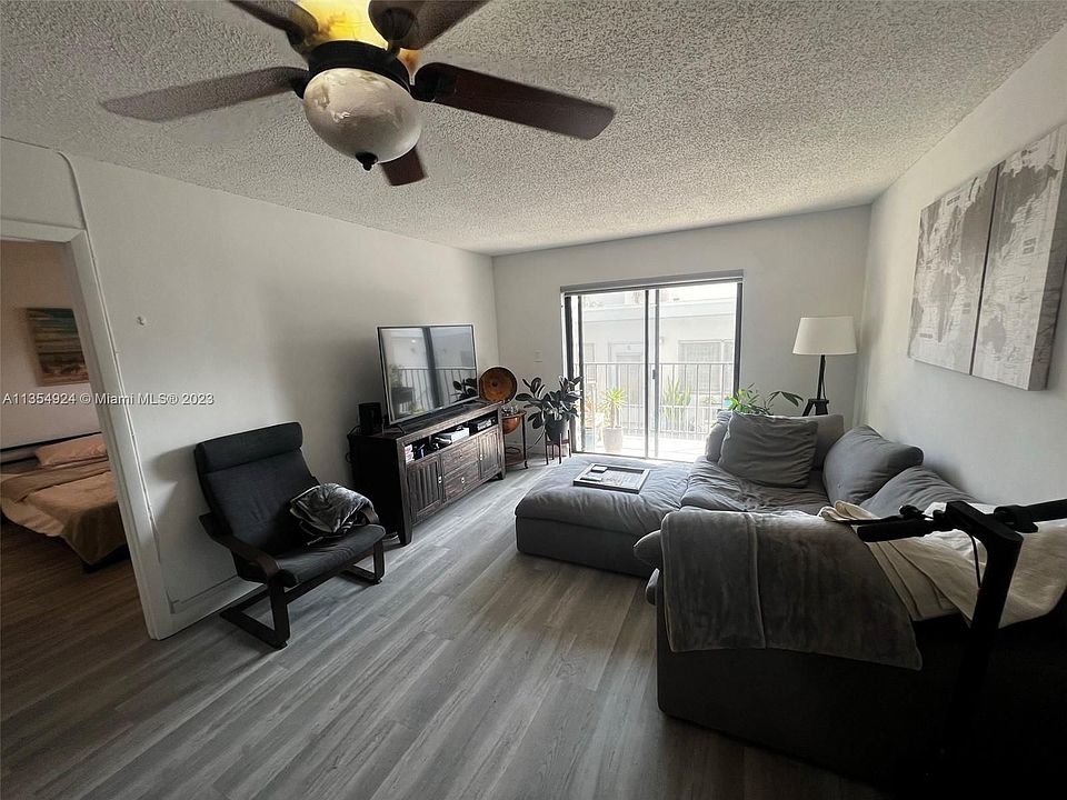 1st image of 950 Euclid Ave APT 211