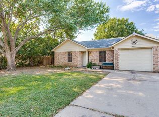825 Blue Ridge Dr, Burleson, TX 76028