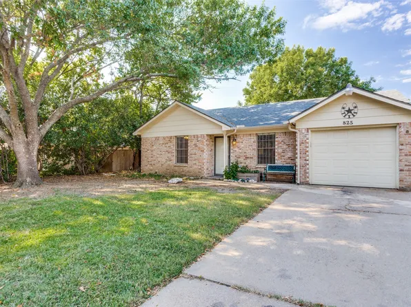 825 Blue Ridge Dr, Burleson, TX 76028