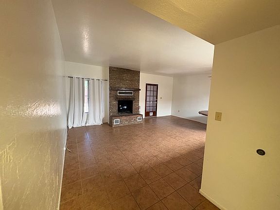 Entry/Living Room