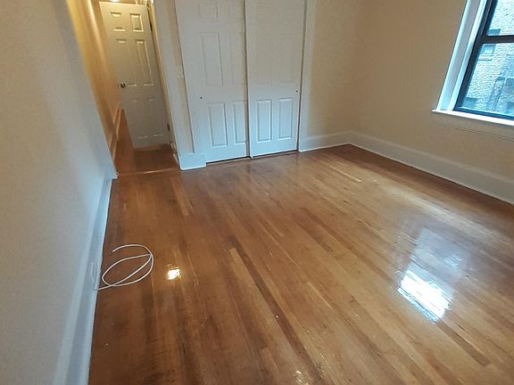 3rd image of 1019 E 225th St