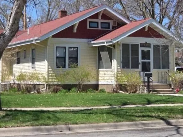 128 Market St S, Belle Plaine, MN 56011