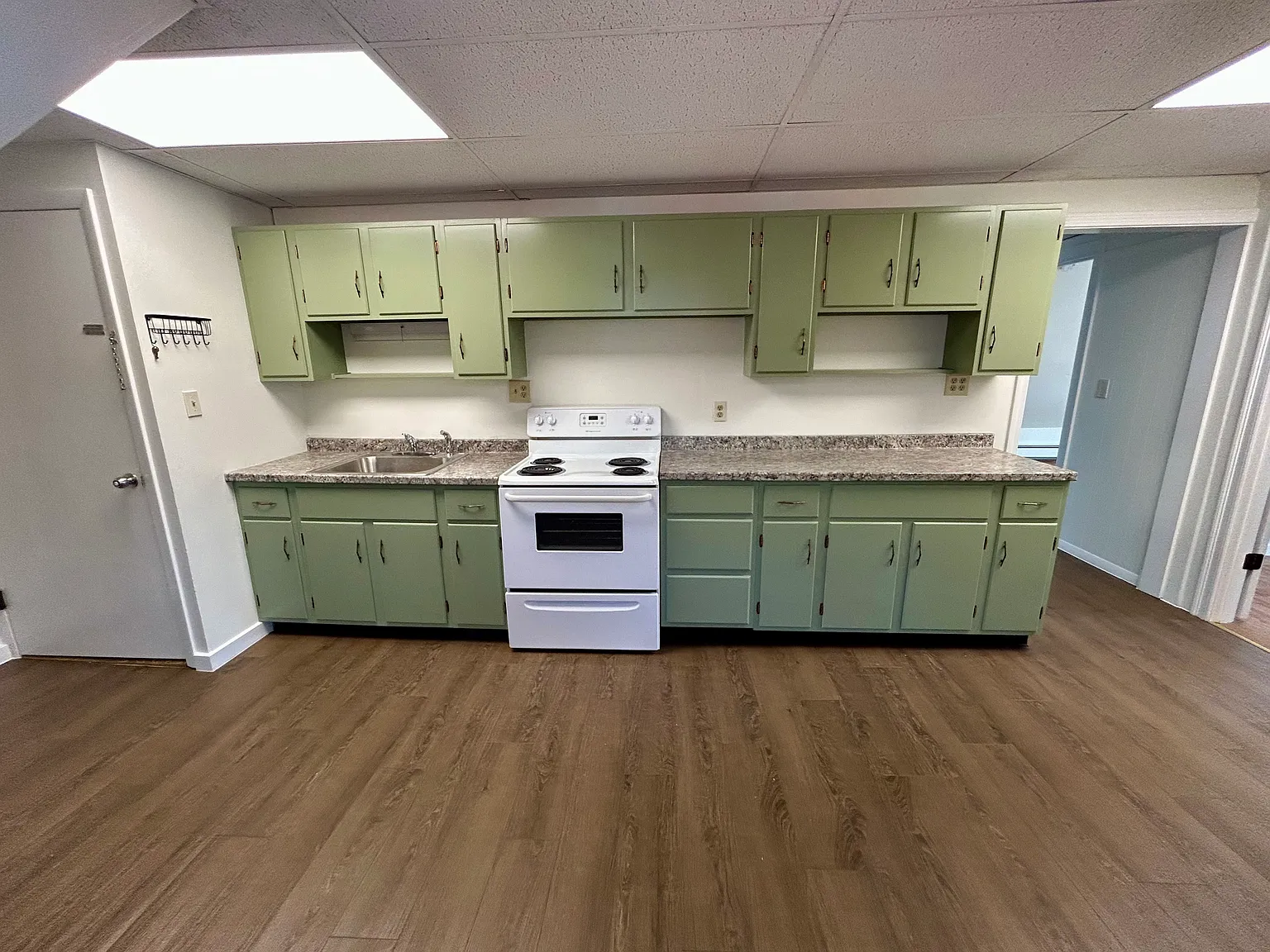 2 bed, 1000 sqft, $1,600 — Photo 2