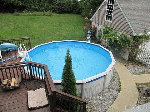 5th image of 10 Larkspur Dr