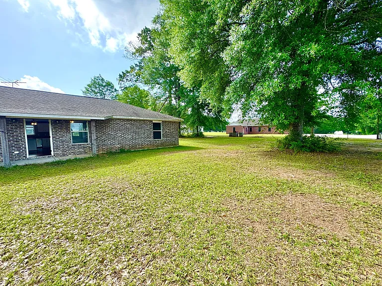 1190 Carnes Rd — Photo 3