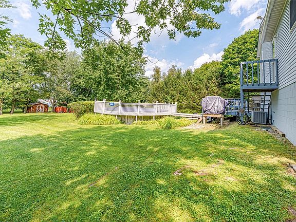 5th image of 46 Susan Dr