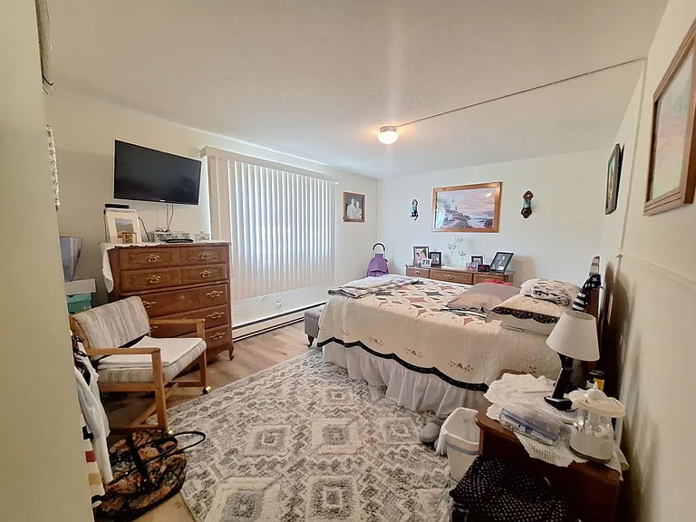 2406 Hill Ave — Photo 8