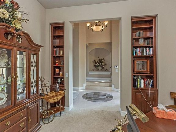 4th image of 4571 N Outlook Ct