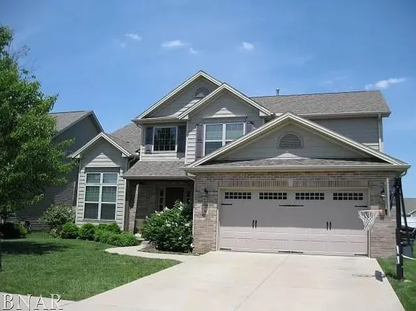 8 Dry Sage Cir, Bloomington, IL 61704