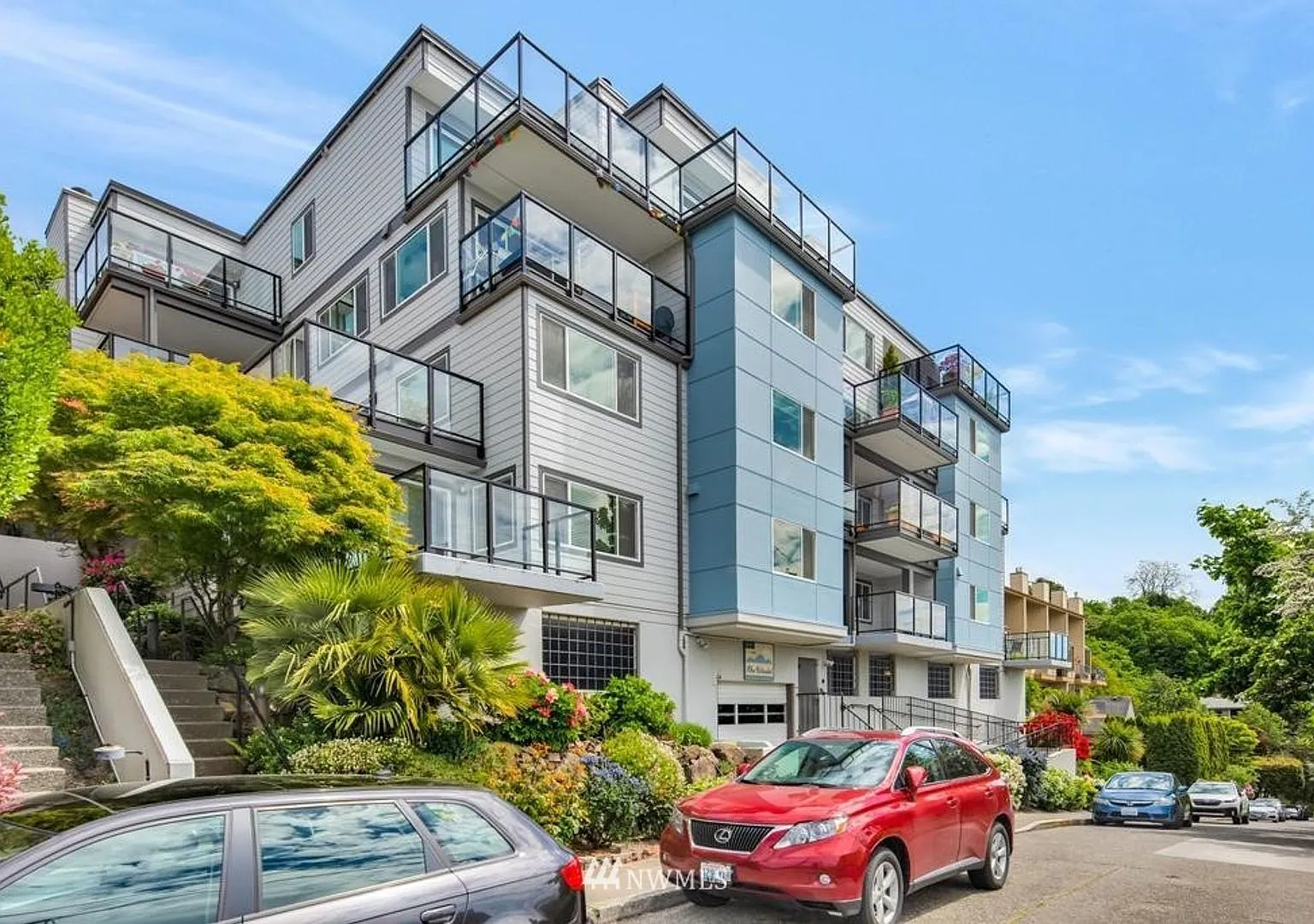 Spacious 2 Bedroom Condo in Queen Anne available NOW for $3550! — Photo 1