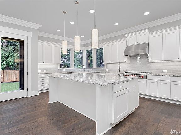 4th image of 10016 NE 28th Pl