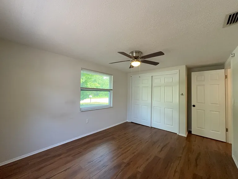 15839 Villa Dr — Photo 9