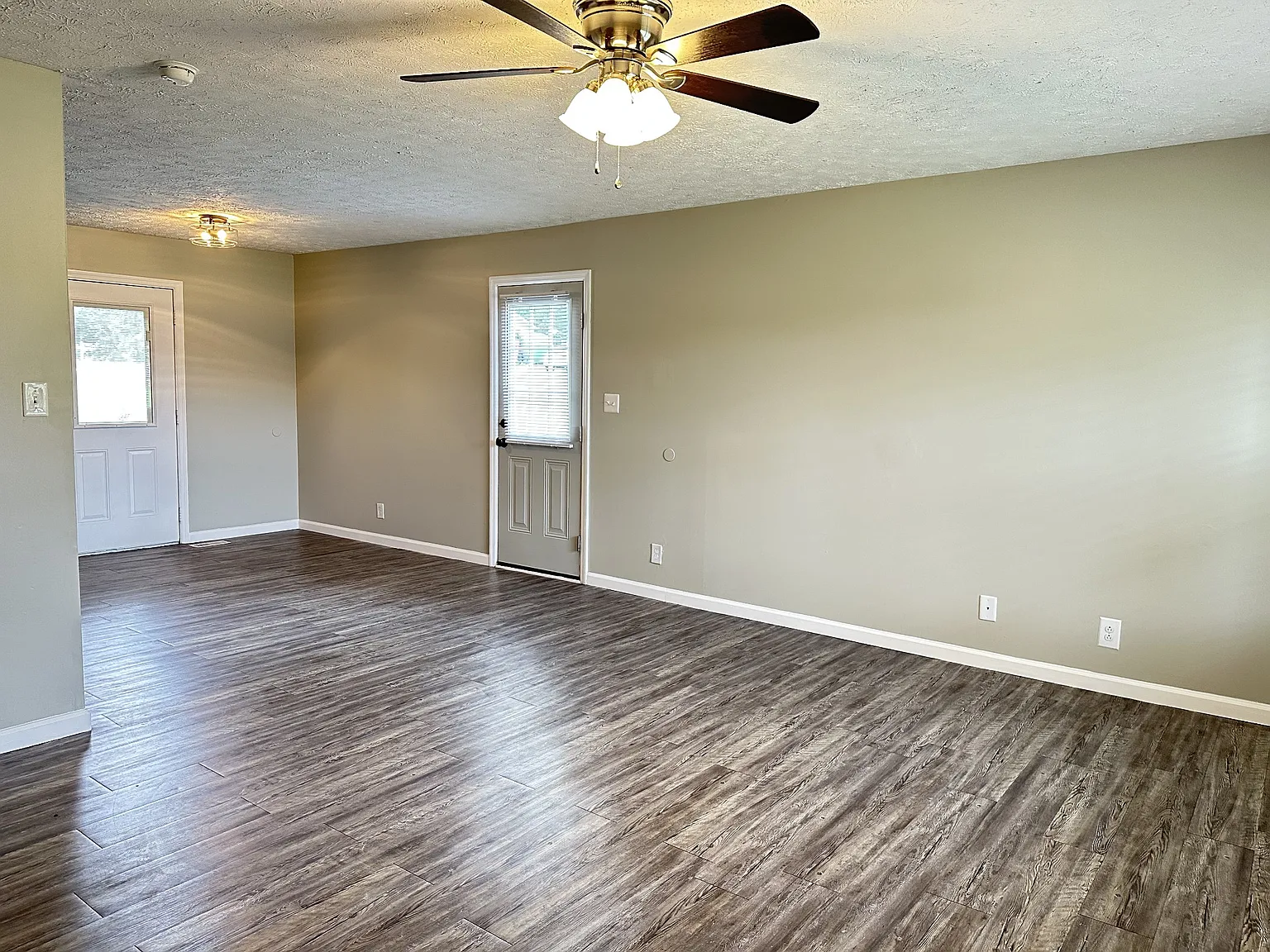 3 bed, 1118 sqft, $1,750 — Photo 3