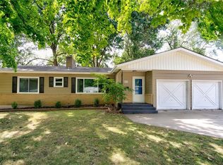 605 SE 5th St, Lees Summit, MO 64063