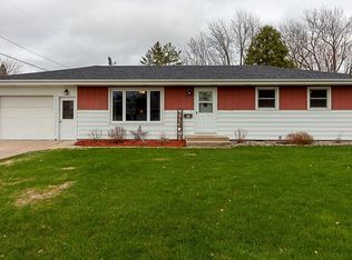 397 N Montgomery Ave, Le Center, MN 56057