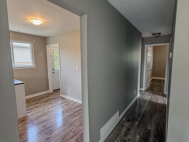 80 Kipling Cres — Photo 10