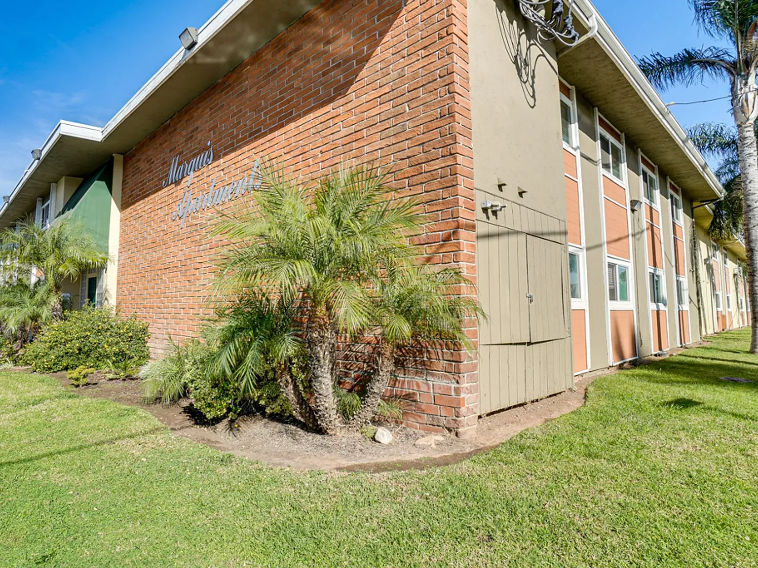 Marquis Apartments — Photo 3