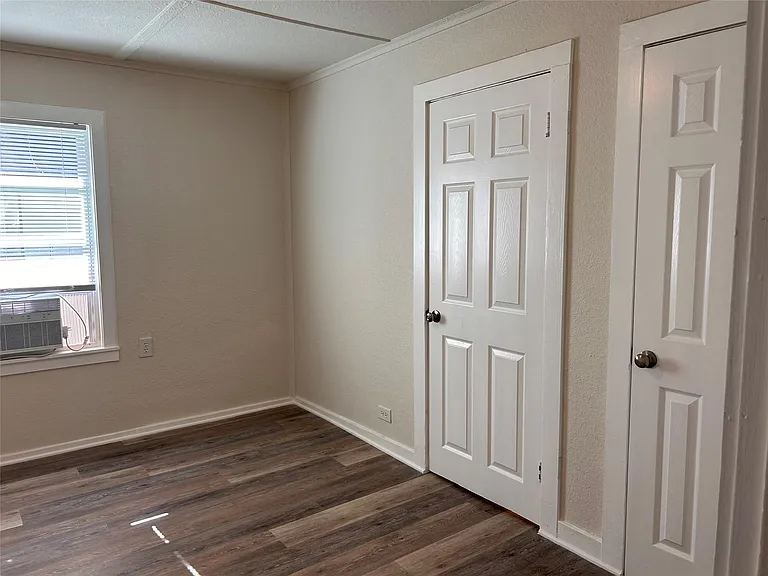 616 E Boothe St — Photo 22