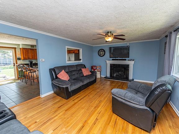 4th image of 222 Whitman Blvd