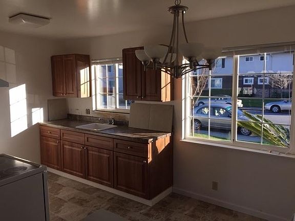 5th image of 2175 Royal Dr APT 1