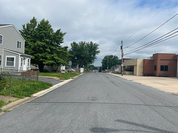 4th image of 130 E Hazeldell Ave