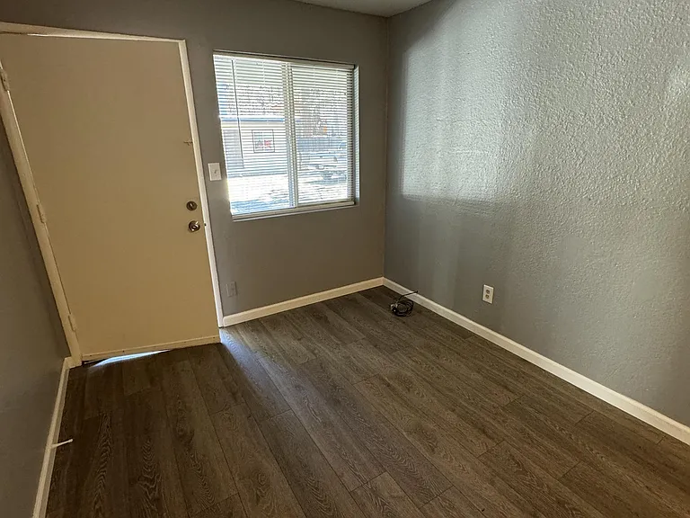 1032 Glenwood Way #4 — Photo 5