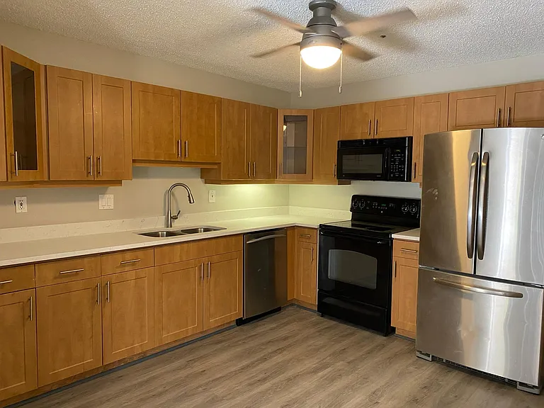 10524 Waterview Ct — Photo 2
