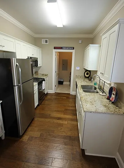 104 Robbins Cir — Photo 3