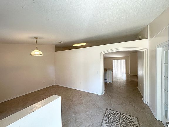 3rd image of 55 Ryarbor Dr