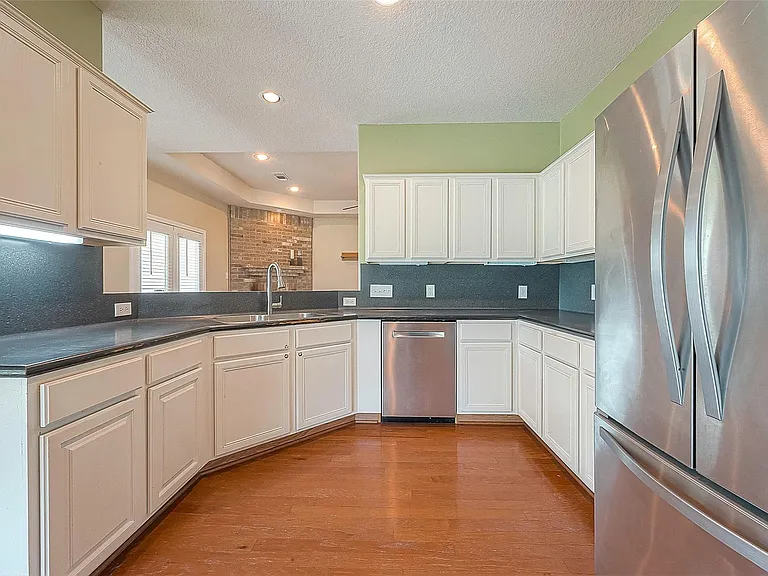 14403 Vlasta St — Photo 24