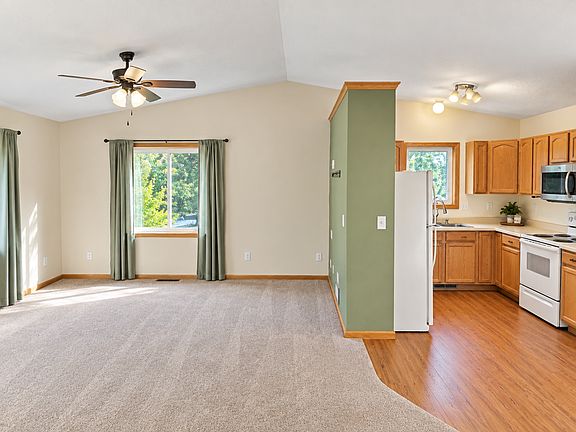 3rd image of 802 Cora St