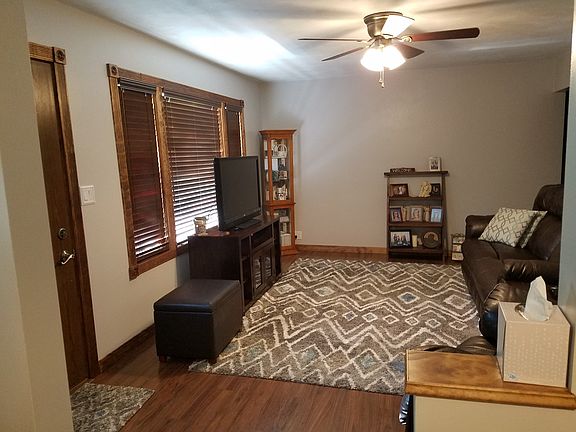 5th image of 623 Winbigler St