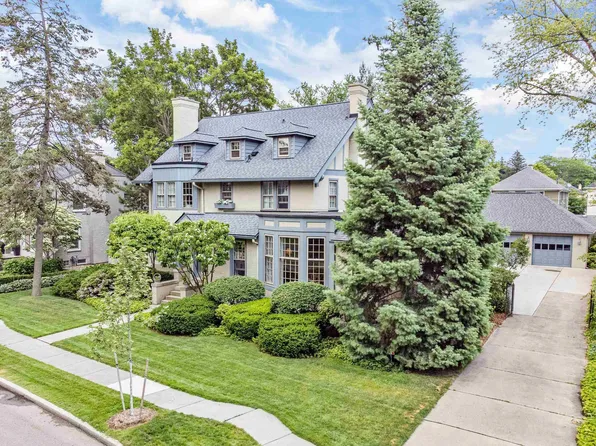 364 University Pl, Grosse Pointe, MI 48230