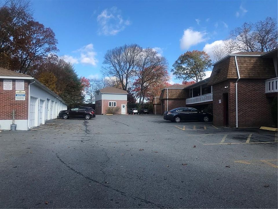 2nd image of 567 Smithfield Rd #8