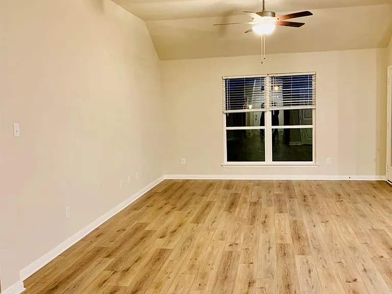 808 Fallbrook Dr — Photo 7