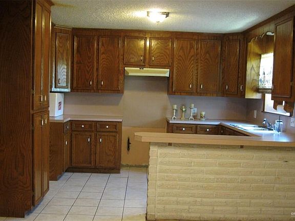 4th image of 2805 Francisca Ave